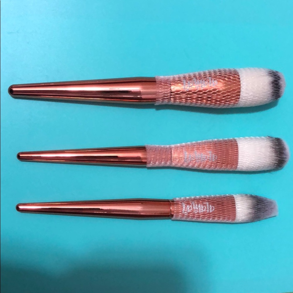Three Alamar rose gold brushes